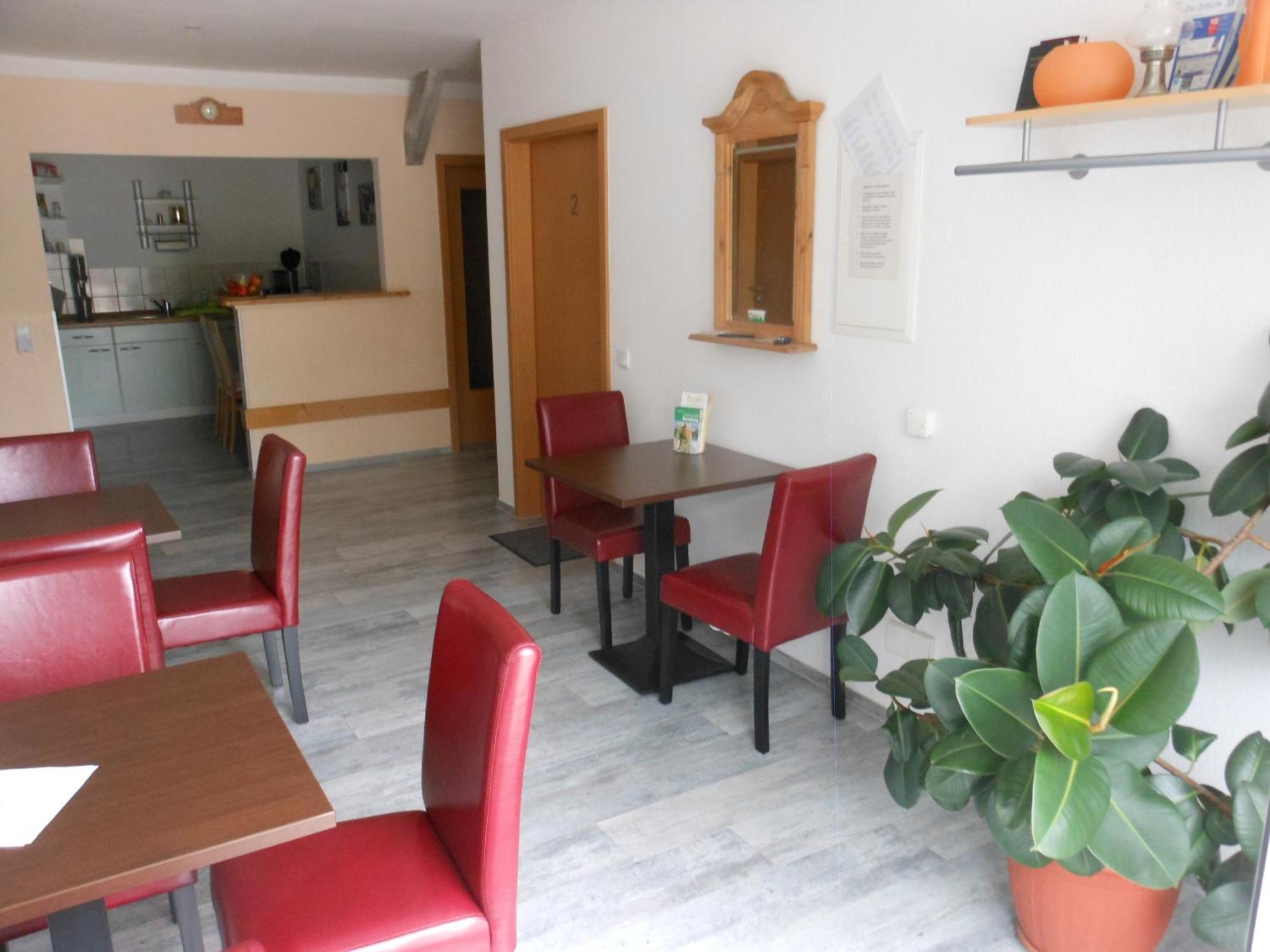 Pension Am Werder Bernburg Esterno foto